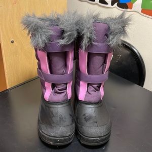 Snow boots